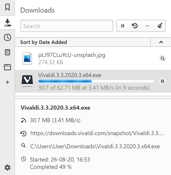 Paneel Downloads met één voltooide en één lopende download