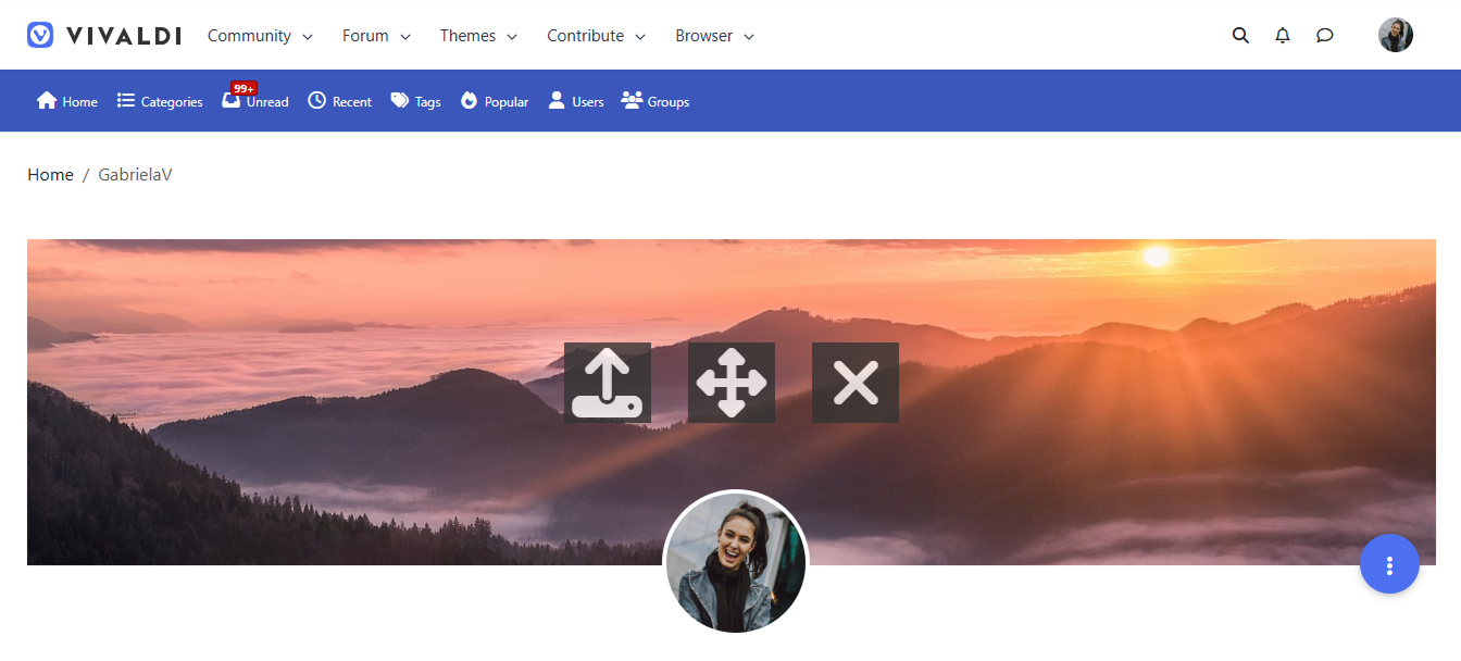 Profil du forum du compte Vivaldi. Le menu pour télécharger, repositionner et supprimer l’image de couverture est visible par-dessus l’image actuelle. 