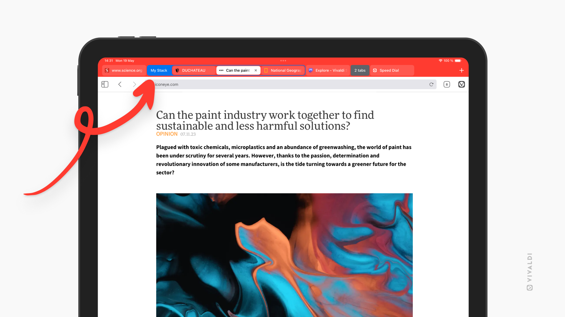 Vivaldi on iOS. An arrow points at a Tab Stack on the Tab Bar.